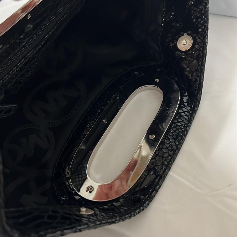 Michael Kors black patent leather clutch - Picture 4 of 9
